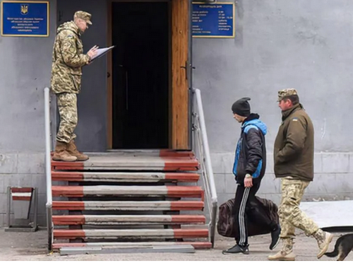 На території ТЦК у Чернівцях помер чоловік: названо причину